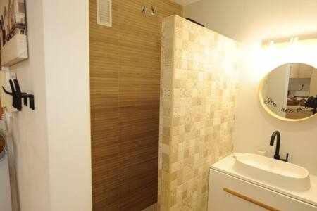 Encantador Apartamento Frente A La Playa Victoria Cádis