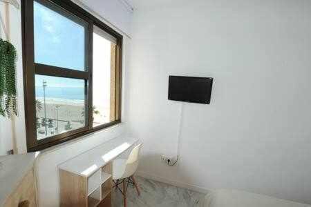 Encantador Apartamento Frente A La Playa Victoria * Cádis