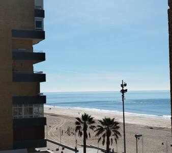 Encantador Apartamento Frente A La Playa Victoria * Cadiz